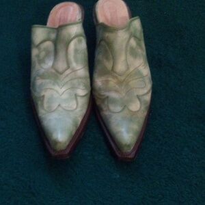 A pair of pre-owned Women's Sonora leather short hill's